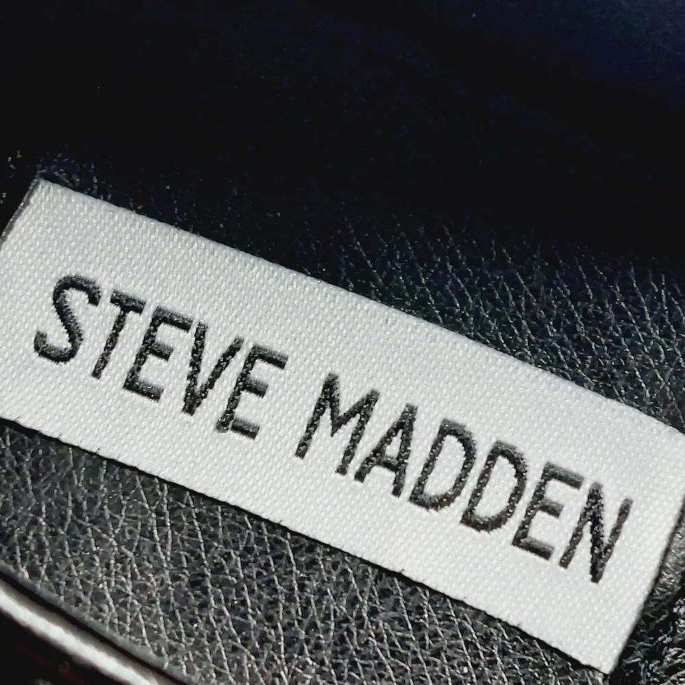 New Steve Madden Karmine Gleaming Black Leather Goldtone Hardware Loafer W945 - Picture 9 of 11